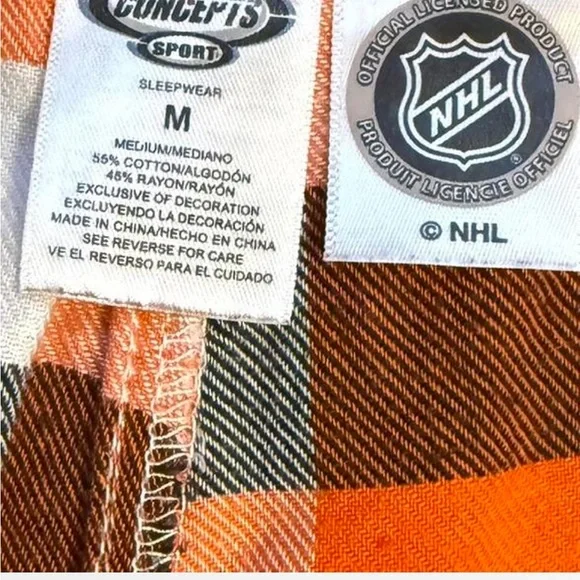 Women’s Philadelphia Flyers Flannel Pants. Medium - Picture 3 of 6